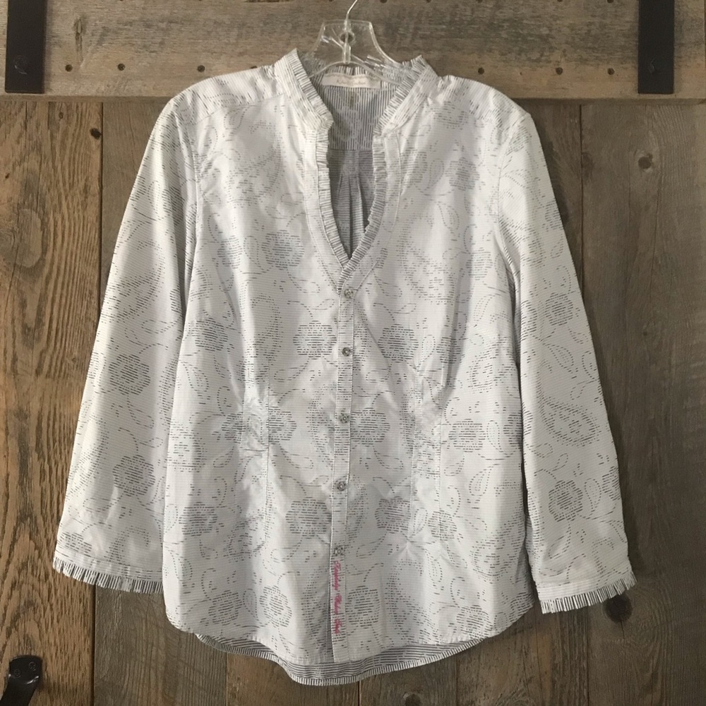 Women’s Medium ROBERT GRAHAM White Black Button Down Paisley Floral Ruffle Top